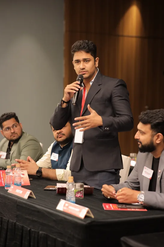 Utsav Daga teaching practical digital marketing at MaxLeadz Education in Surat